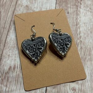 Ming Dynasty Jewelry Elegant Heart-Shaped Silver Earrings